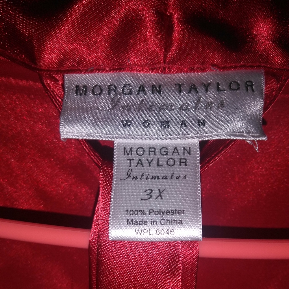 Robe - Picture 2 of 2